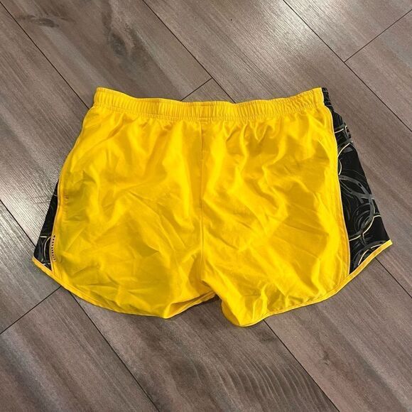 Nike LiveStrong Yellow Athletic Workout Shorts Women Medium Bin E-48 - Picture 4 of 5